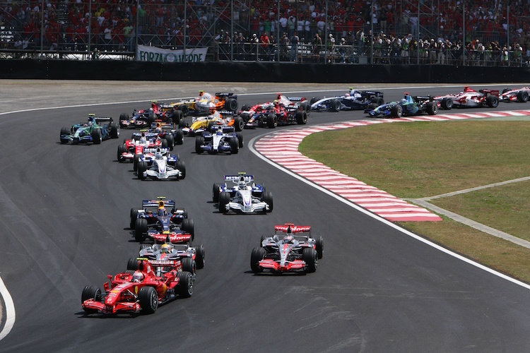 Start zum Brasilien-GP 2007: Kimi Räikkönen vor den McLaren-Piloten