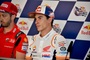 Marc Márquez neben Dovizioso in der Pressekonferenz