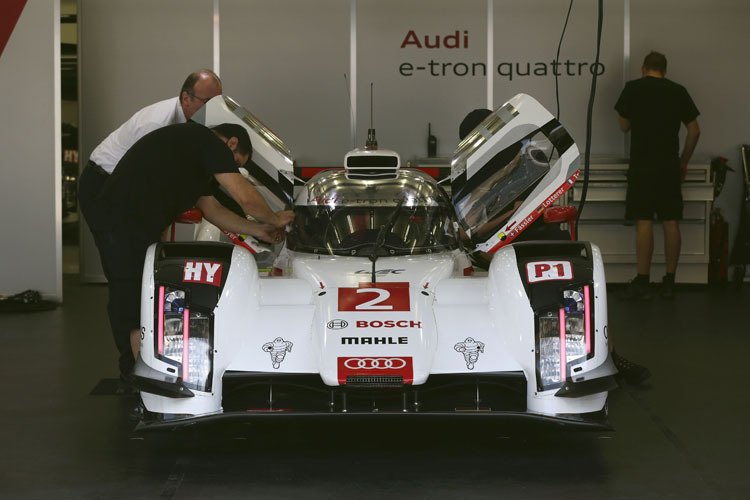 Audi-Neuwagen in der Box in Bahrain