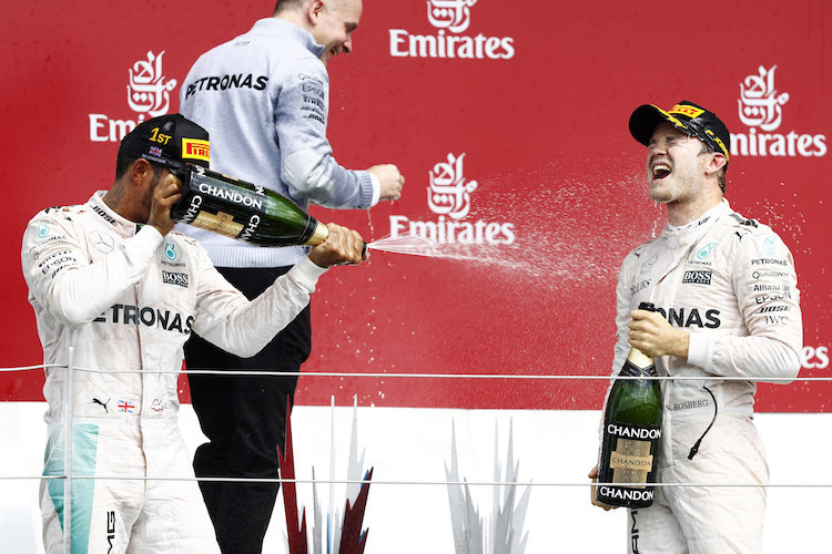 Lewis Hamilton und Nico Rosberg in England