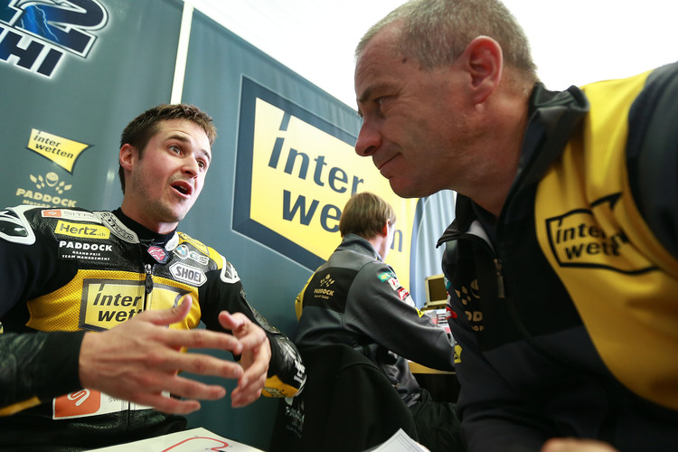 Tom Lüthi mit Crew-Chief Alfred Willecke