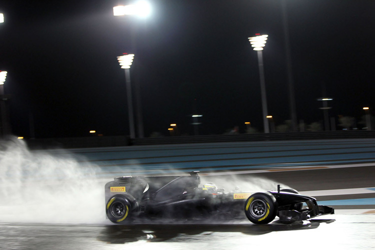 Pedro de la Rosa beim Regentest in Abu Dhabi 2011