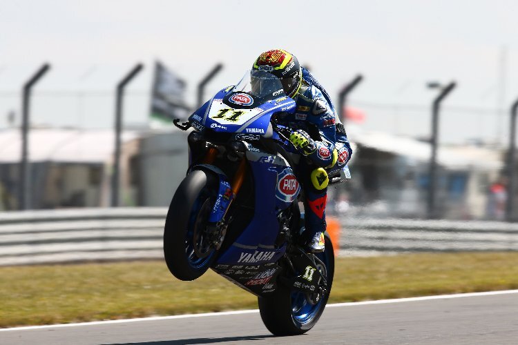 Sandro Cortese mit seiner Yamaha R1 in Donington