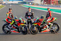 Bradley Smith (Mitte) zwischen Andrea Iannone und Aleix Espargaró