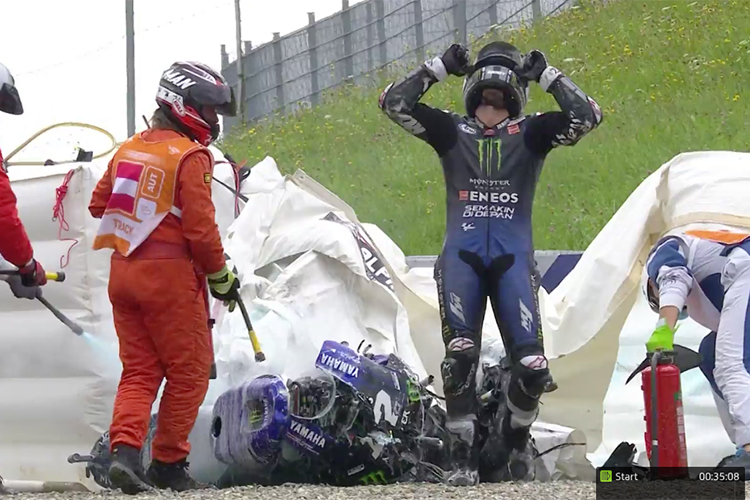 Maverick Vinales nach dem Crash