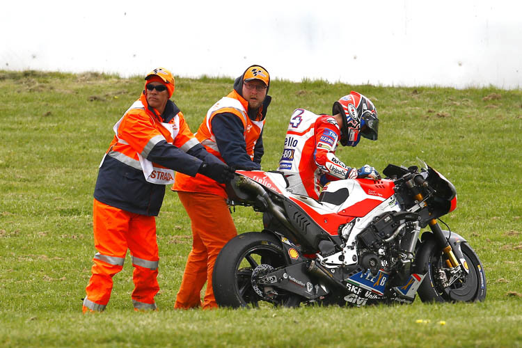 Andrea Dovizioso nach dem Crash im FP4