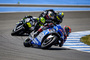 Alex Rins vor Cal Crutchlow