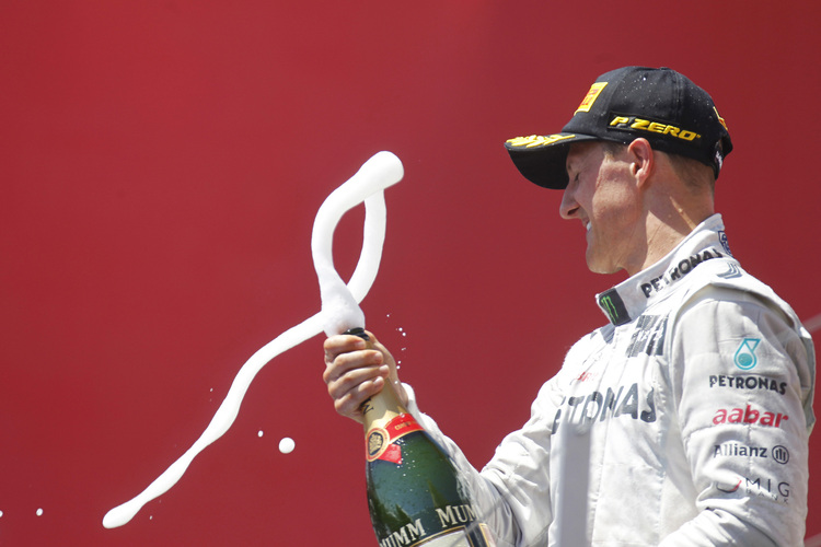 Michael Schumacher feiert den ersten Podestplatz seit seinem Comeback