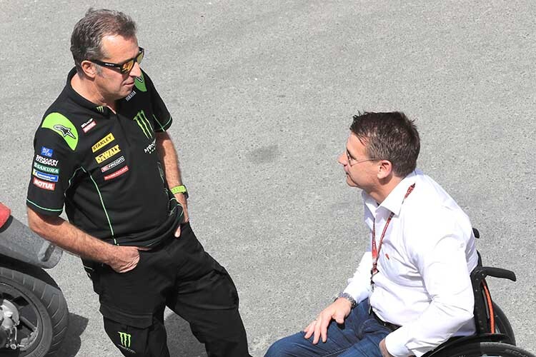 Hervé Poncharal mit KTM-Renndirektor Pit Beirer