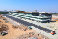 Das neue Boxengebäude