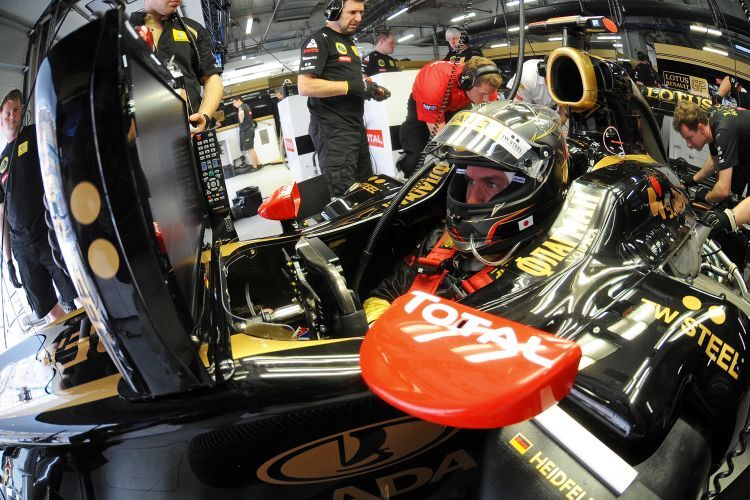 Nick Heidfeld in den Boxen von Shanghai