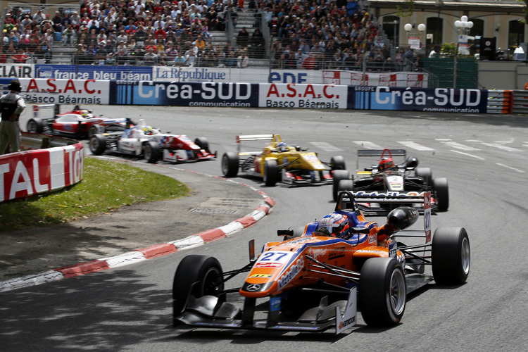 Start zum Grand Prix de Pau: Felix Rosenqvist setzt sich an die Spitze