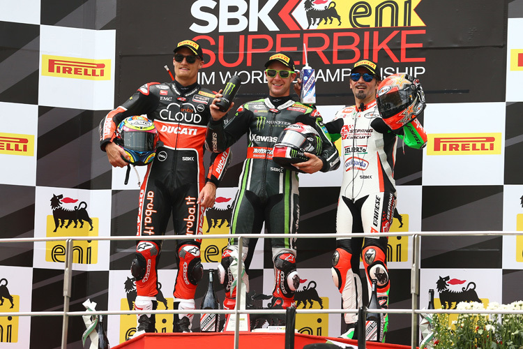 Podium von Lauf 1 in Sepang: Chaz Davies, Jonathan Rea und Max Biaggi (v.l.)