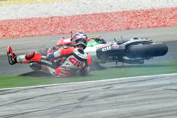 4. Training in Malaysia 2013: Bradl stürzt und erleidet rechts einen Knöchelbruch
