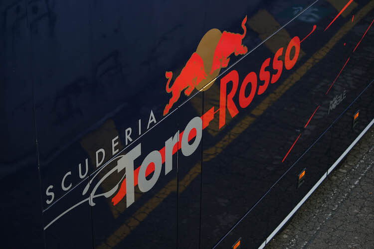 Die Scuderia Toro Rosso präsentiert das neue Auto einen Tag vor Beginn der Wintertests