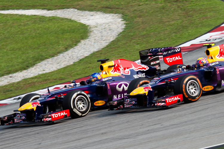 Sebastian Vettel im Kampf mit Mark Webber