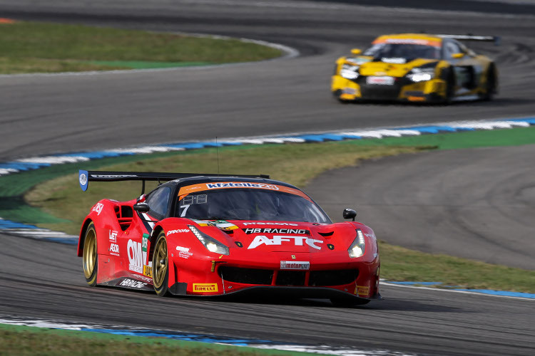 Roter Farbtupfer im ADAC GT Masters: Der Ferrari 488 GT3 von HB Racing