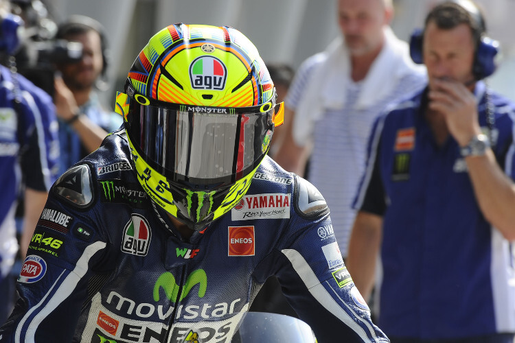 MotoGP-Star Valentino Rossi mit AGV-Helm und Dainese-Leder