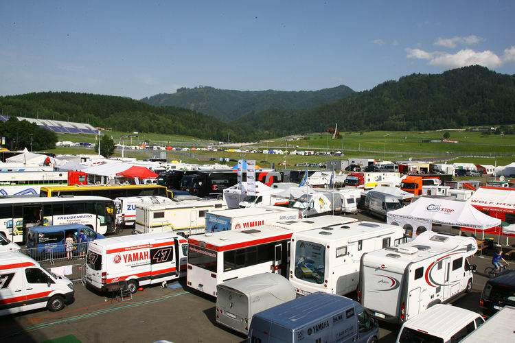 IDM Paddock am Red Bull Ring: Hickhack