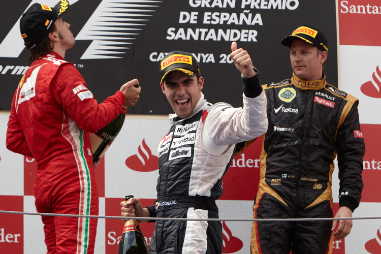 Das Podium 2012: Sensationssieger Maldoando feiert mit Fernando Alonso und Kimi Räikkönen