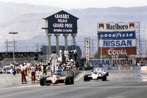Mario Andretti (Ferrari) und Keke Rosberg (Williams) in Las Vegas 1982)