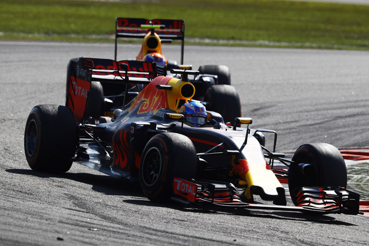 Daniel Ricciardo holte den Malaysia-GP-Sieg vor seinem Teamkollegen Max Verstappen