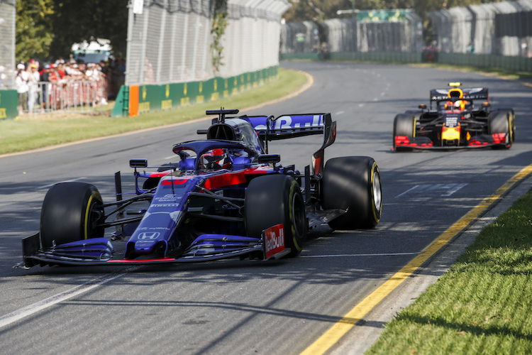 Daniil Kvyat erkämpfte sich in Melbourne einen WM-Punkt gegen Pierre Gasly, der ihm lange im Nacken sass