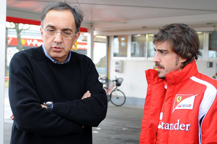 Sergio Marchionne mit Fernando Alonso 2011 auf der Hausstrecke von Fiorano