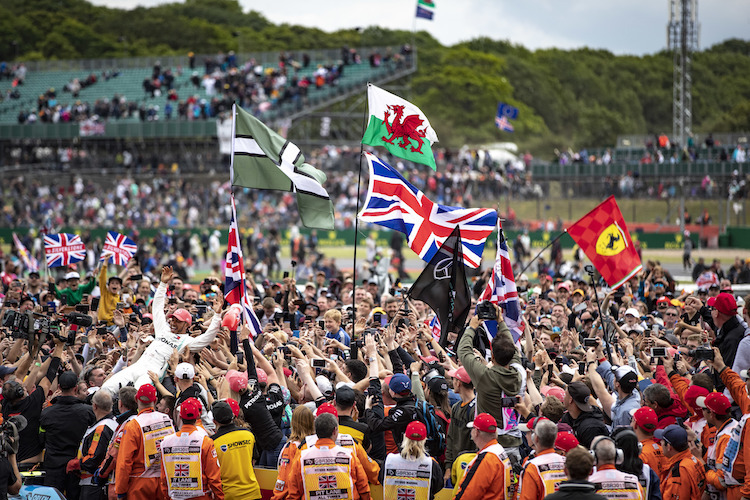 Silverstone 2019: Die Fans feiern Lewis Hamilton