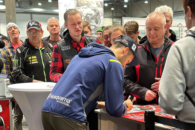 Lukas Tulovic schrieb viele Autogramme