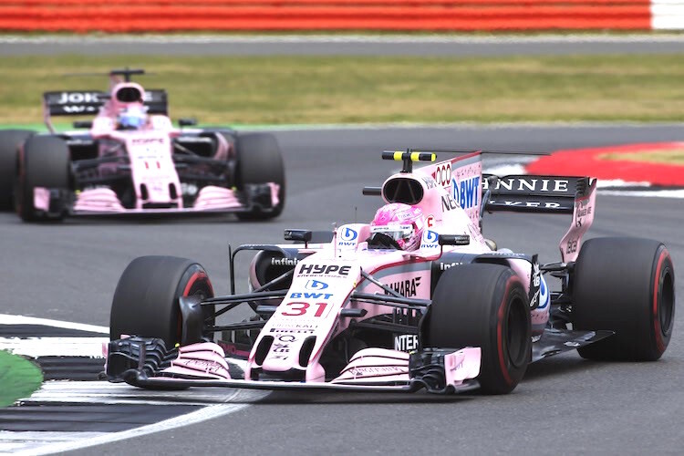 Esteban Ocon vor Sergio Pérez