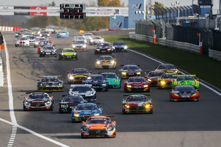 Der Rennstart ist bei den Langstrecken-Rennen auf dem Nürburgring immer ein ganz besonderes Spektakel