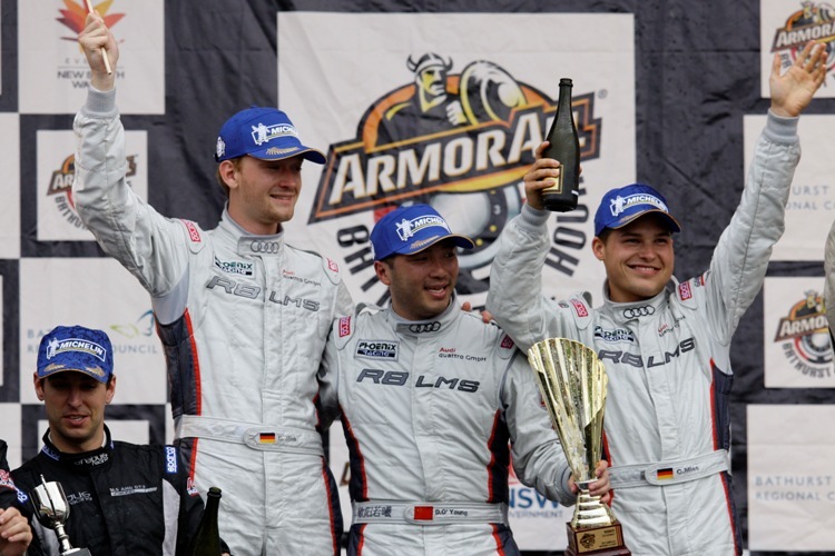 Sieg in Bathurst: v.li.: Christer Jöns, Darryl O’Young und Christopher Mies
