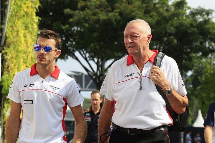 John Booth (re.) mit Pilot Jules Bianchi