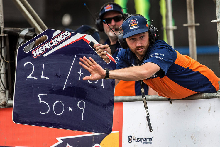 «Mach langsam!»: Noch 2 Runden, 50 Sekunden Vorsprung. Jeffrey Herlings hat in seiner Klasse keine Gegner.