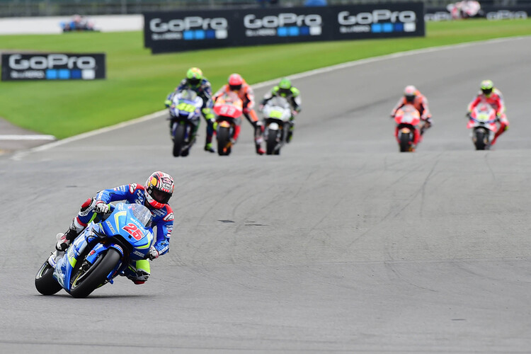 Sieger Maverick Viñales setzte sich gleich am Anfang von Rossi und Márquez ab