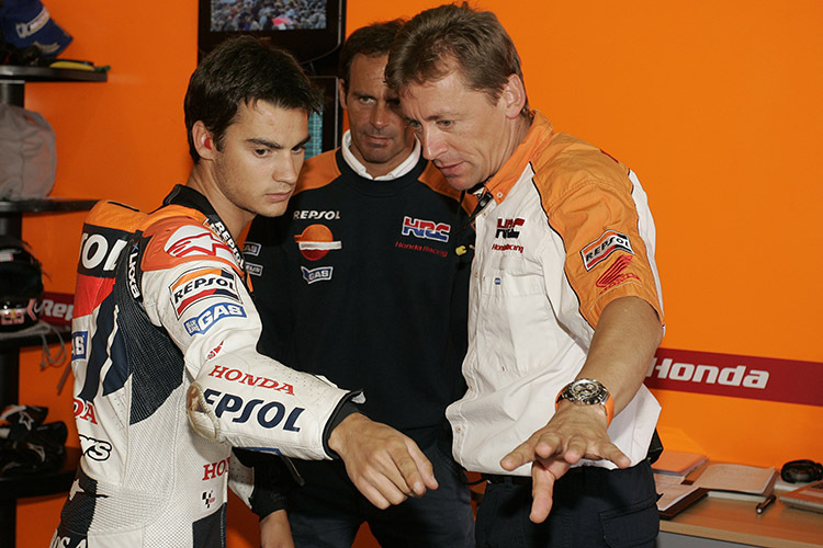 Gute Freunde: Dani Pedrosa mit Mike Leitner (re.) dahinter Alberto Puig