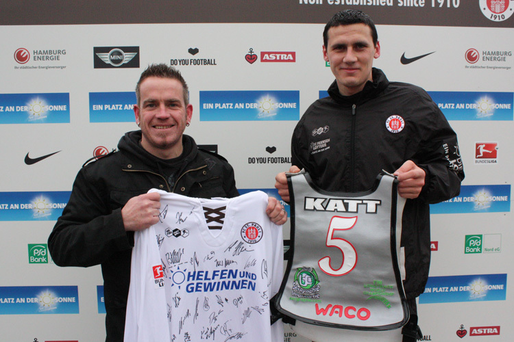 Stephan Katt (li.) und St.-Pauli-Profi Ralph Gunesch