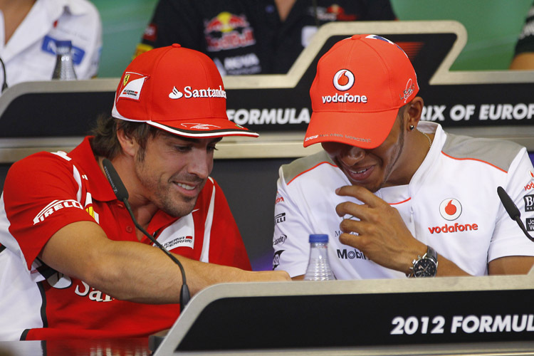 Manchmal sind sich Alonso (li.) und Hamilton einig