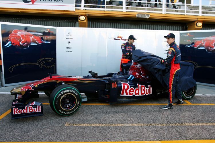 Buemi und Alguersuari enthüllen den neuen Toro Rosso