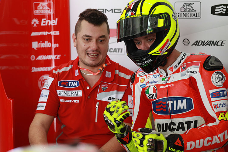 2011: Auch in der schweren Zeit bei Ducati wicht Uccio nicht von Valentinos Seite
