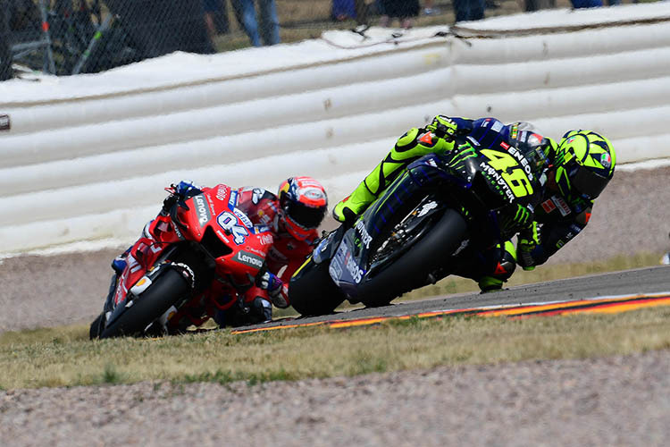 Valentino Rossi vor Andrea Dovizioso