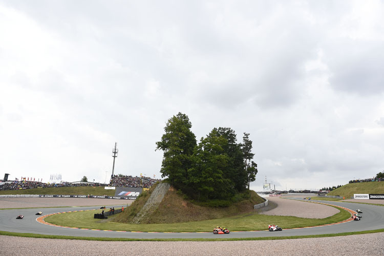 Auf dem Sachsenring dürfen die MotoGP-Stars am Freitag etwas länger Gas geben