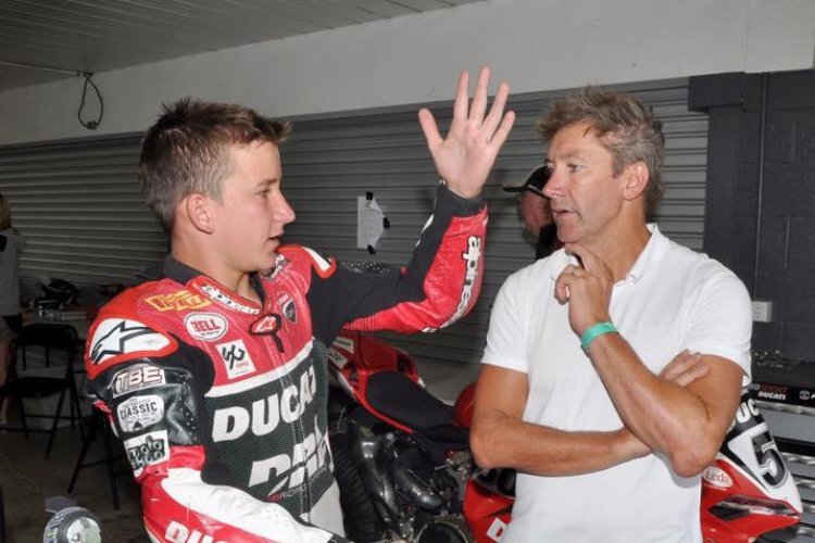 Oli und Troy Bayliss im Zwiegespräch