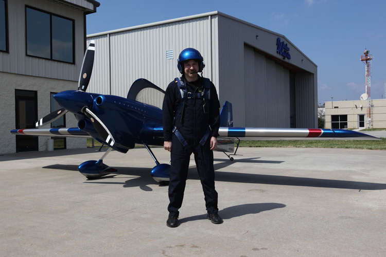 Rakhmanin während der Testflüge am Wilkes County Airport