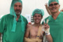 Rabat kurz vor der Schlüsselbein-OP am Samstag mit Dr. Xavier Mir (rechts) und Dr. Angel Charte (links)
