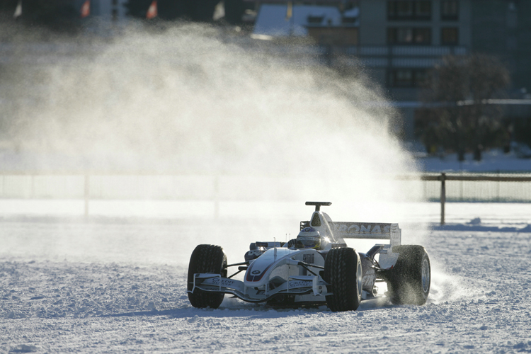 Nick Heidfeld fegte 2007 in einem BWM-Sauber F1.06 über einen zugefrorenen See bei St. Moritz