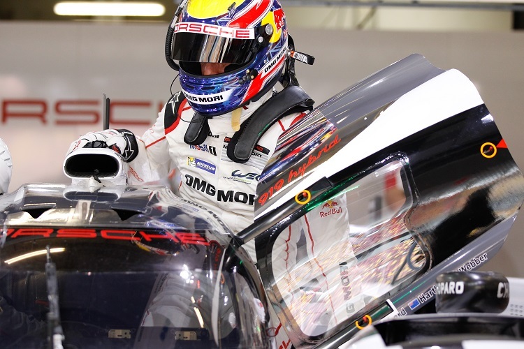 Mark Webber steigt in seinen Porsche 919 Hybrid