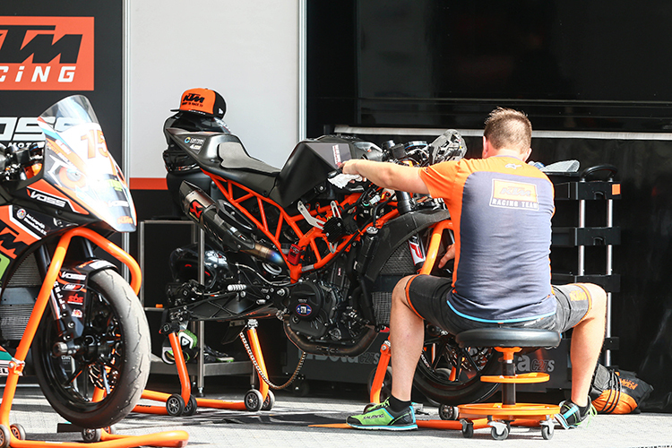 Der Speed der KTM RC390R ist unzweifelhaft