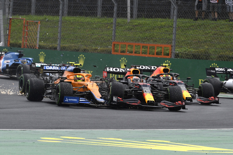 Kurz nach dem Start zum Ungarn-GP 2021: Chaos mit Norris und Verstappen